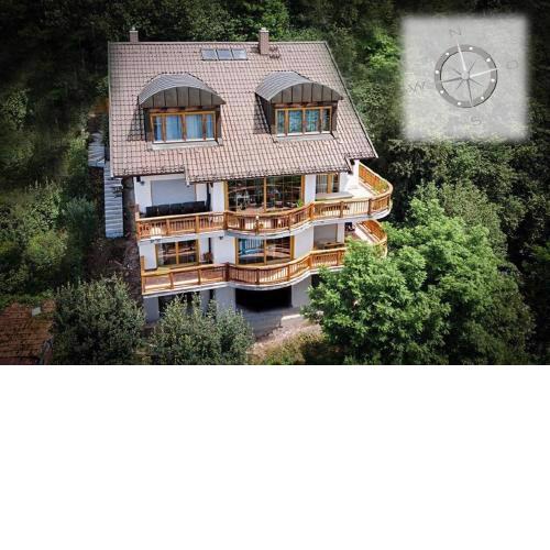 Großzügige Villa in Hanglage am Neckar