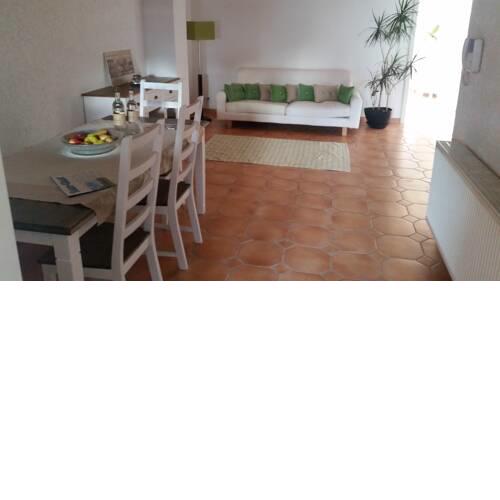 Großzügige Wohnung im Landhausstil neu renoviert