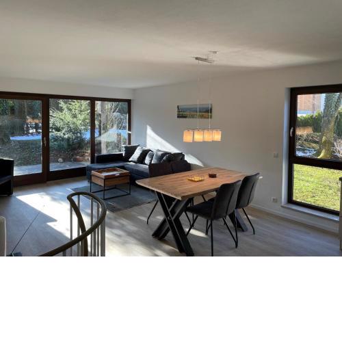 Großzügiges Domizil, 90qm, mit Terrasse, Garten und Garage