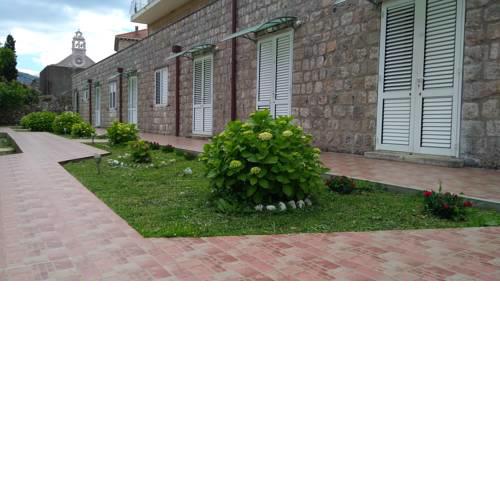 Guest House Eight Roses