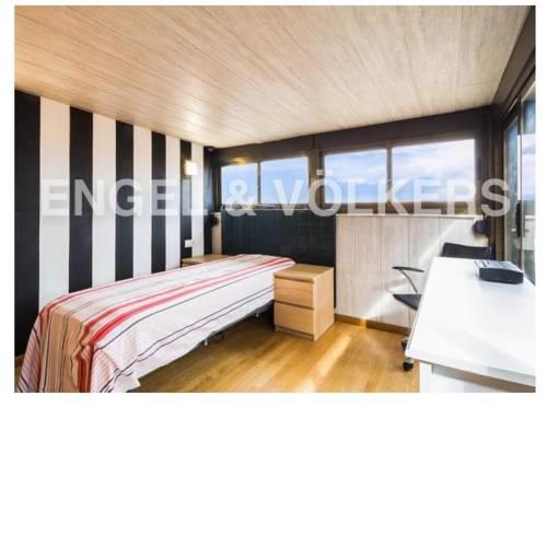 Habitación ático muy luminosa con baño y terraza