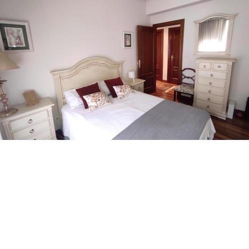 Habitación con balcón en el centro de Algorta