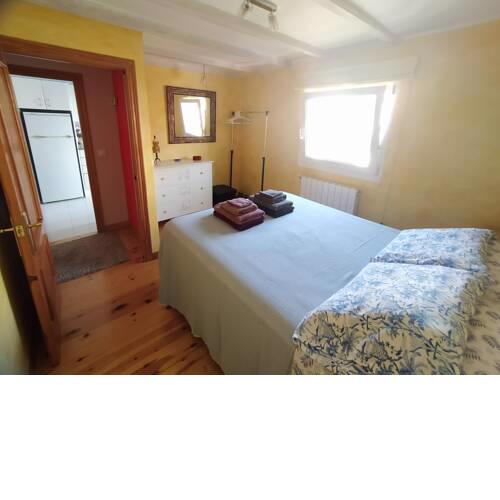 Habitación con baño privado en apartamento en centro de Santander