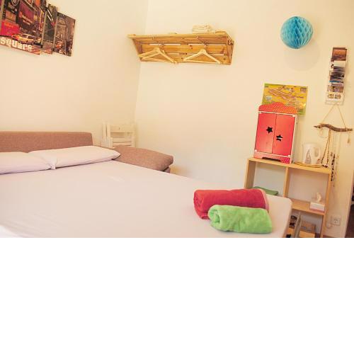 Habitación con patio en piso compartido