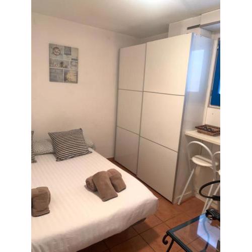Habitación Doble con Baño Privado en Cadaqués Centro, Casa Nou 1935