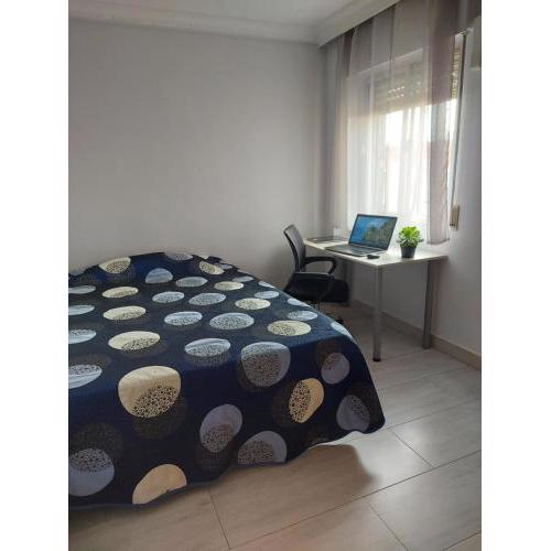 Habitación Privada a 15 min de la Playa/Piso