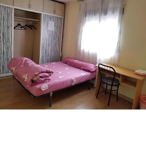 Habitación separada dentro de Getafe Family Madrid