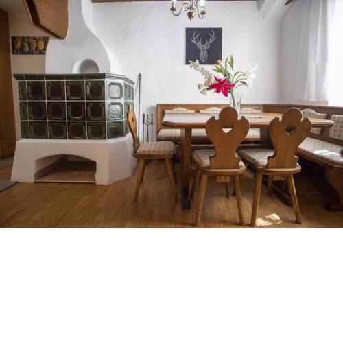 Hall City Traditional Old Town Apartment