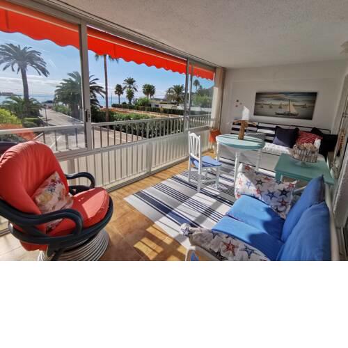 Happy beachfront apartement