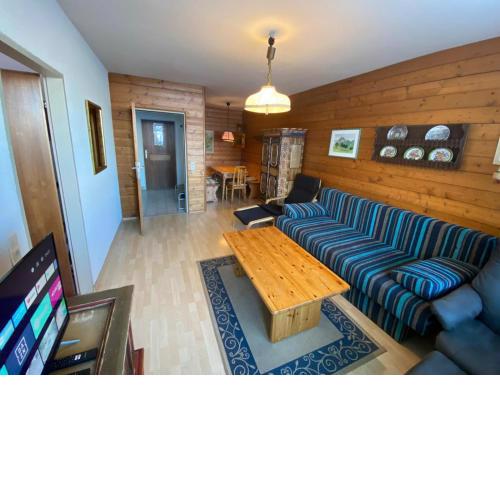 Haus 1 Top 11 - Low Budget Apartment