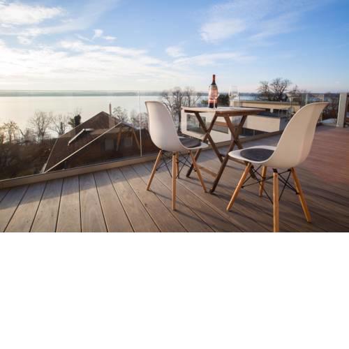 Haus am See mit Sauna