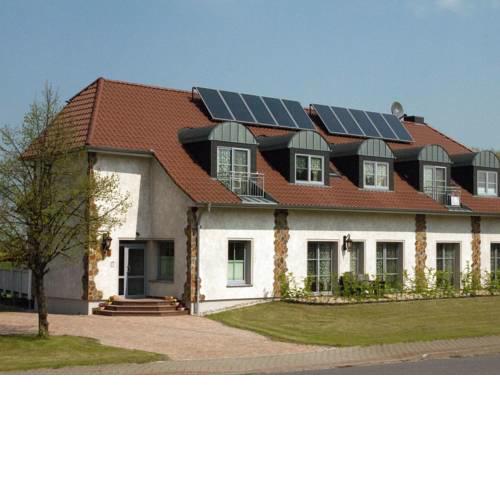 Beachside Apartment in Pepelow with Garden