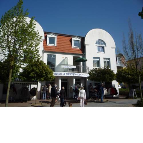 Haus mit Ambiente Wald - Schöne Ferienwohnung in Kühlungsborn Ost - Strandstraße