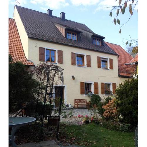 Häuschen im Grünen