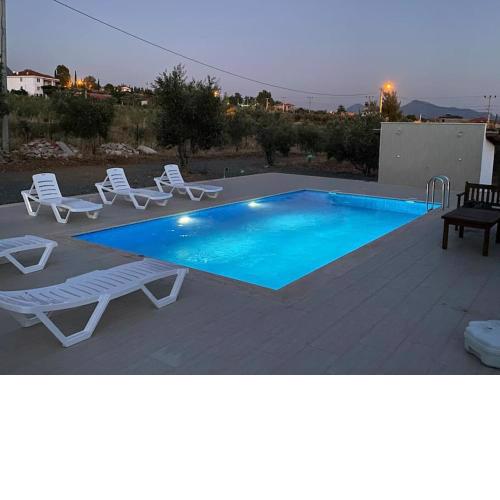Havuz ,Barbekü ve Köyceğiz Göl Manzaralı bir Tatil
