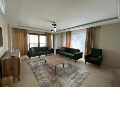 Havuzlu Lüks Sitede Deniz Manzaralı Daire