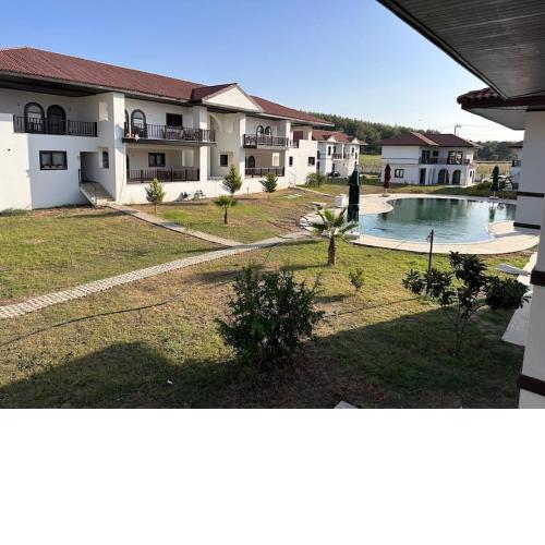 Havuzlu Sitede Müstakil Villa