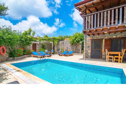 Havuzu korunaklı 2+1 taş villa