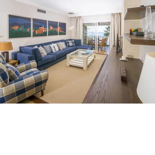 HB Comfortable Beachfront Holiday Apartment