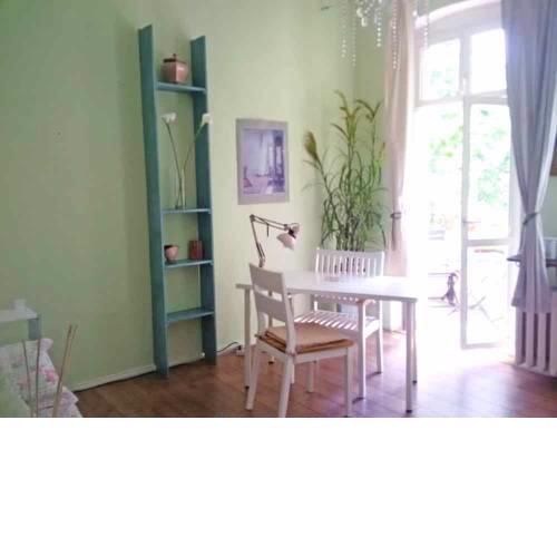 Helles ruhiges Privatzimmer mit Balkon - 15 Minuten zum Alexanderplatz