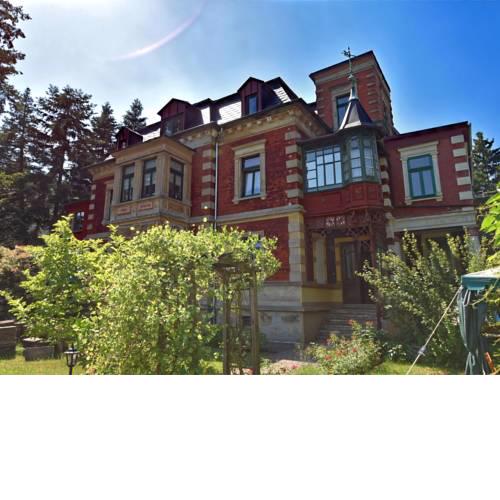 Heritage Apartment in Ilmenau with Garden