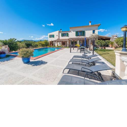 Hermosa Villa entre Naranjos en Muro