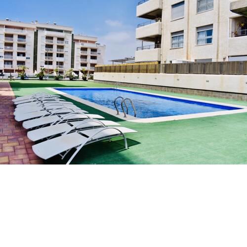 Hermoso piso cerca a la playa con piscina