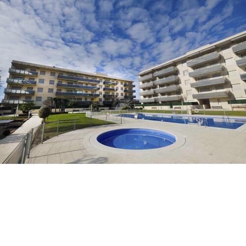 HERMOSO PISO CON TERRAZA CERCA A LA PLAYA Y PORT AVENTURA EN LA PINEDA