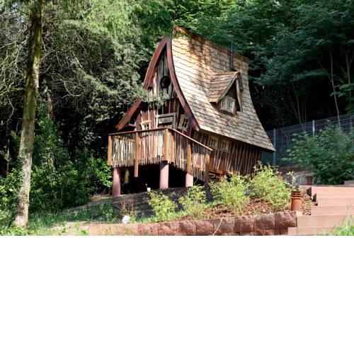 Hexenhäuschen am Waldrand