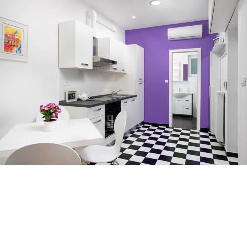 HI-BYE Apartment