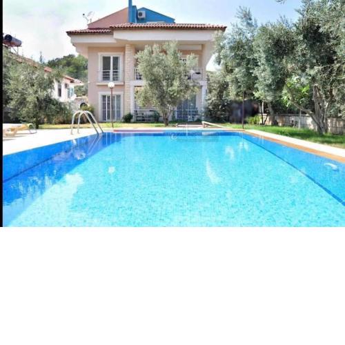 Hidden Gems 2 Bedroom Apartment