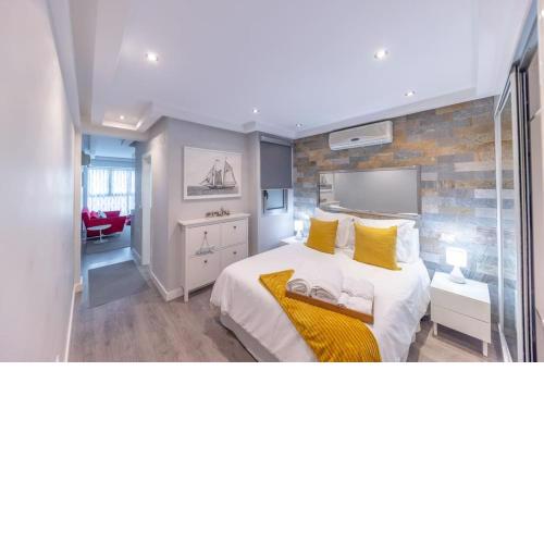Hierro 19 Las Canteras Beach. Parking Available