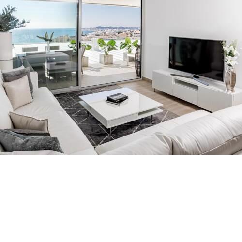 HIG- Modern apartment stunning views, next to beach