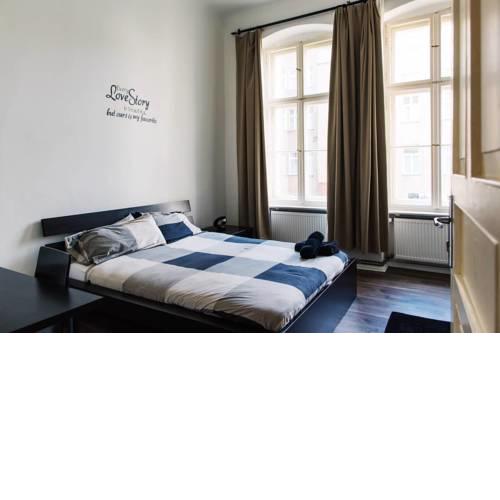++ Hip, chill BERGHAIN room with Breakfast ++