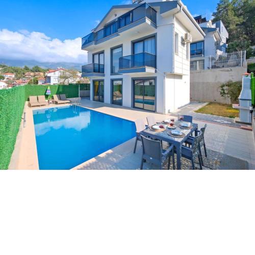 Hisarönünde 4+1 villa