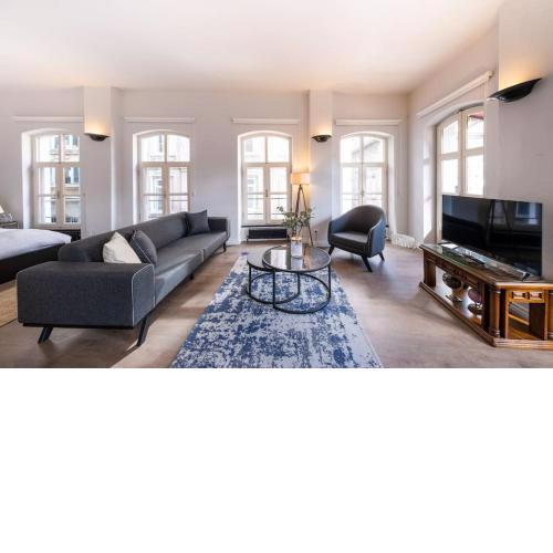 Historical Balcony Studio Amazing Location (New)