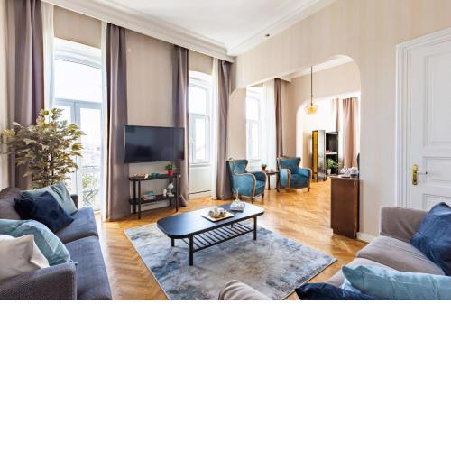 Historical Flat with a Lovely Sea View in Beyoglu