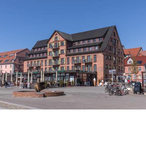 Historischer Kornspeicher am Yachthafen