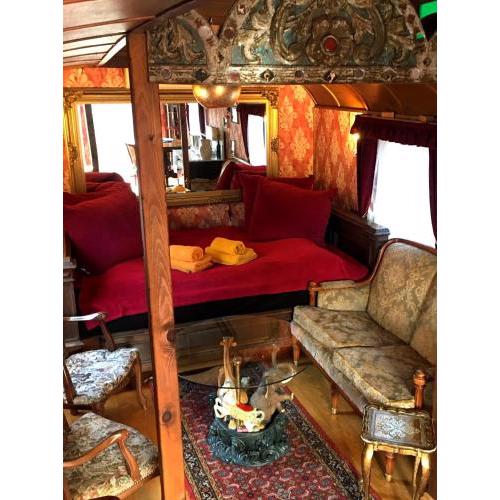 historischer Zirkuswagen von 1920 am Ende der Welt