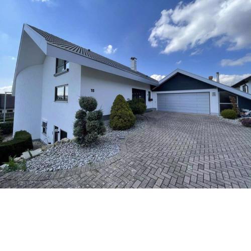 Hochwertige Wohnung mit Parkplatz, Grill, Terrasse