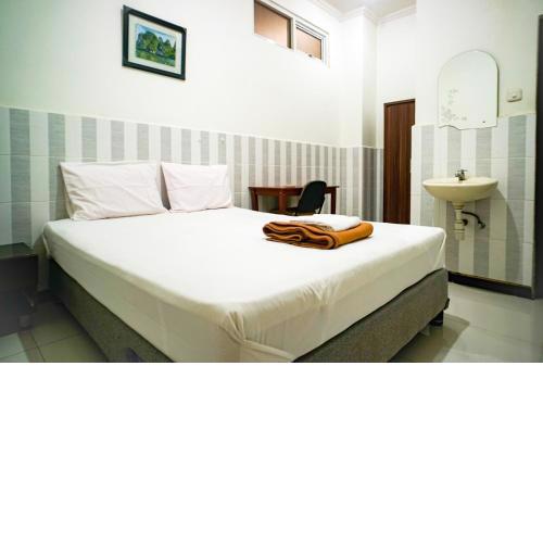 Hoki Homestay RedPartner near Rumah Sakit Dr Soetomo Surabaya
