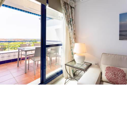 Holi-Rent Las Olas