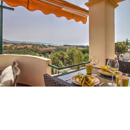 Holiday Apartment in Senorio de Aloha with Sea views