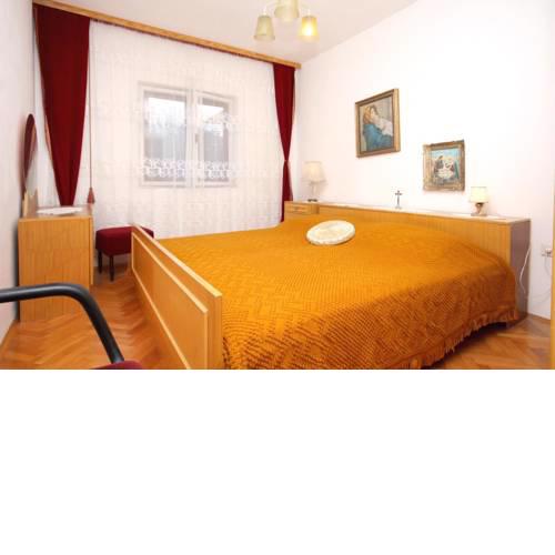 Holiday apartments Supetar, Brac - 6047