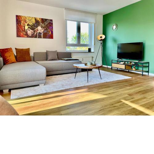 Holiday & Business Apartment I Highspeed WLAN l nahe Zentrum, Automobil- und Tech-Firmen, Messe