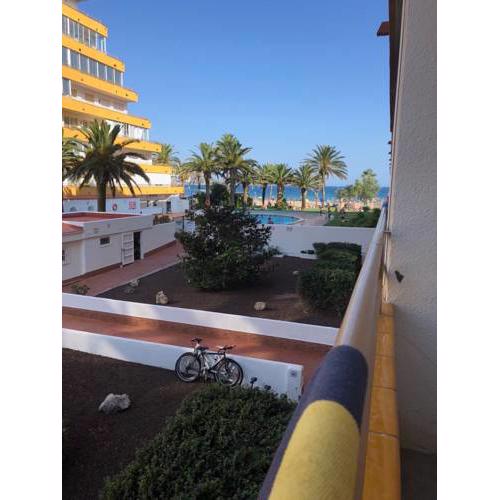 Holiday con vistas a playa y piscina
