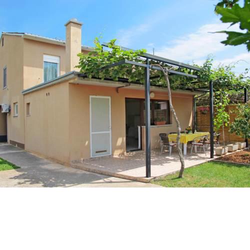 Holiday Home Ana (MDN148)