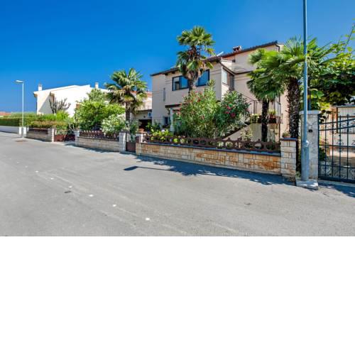 Holiday home and Apartment Dubravka