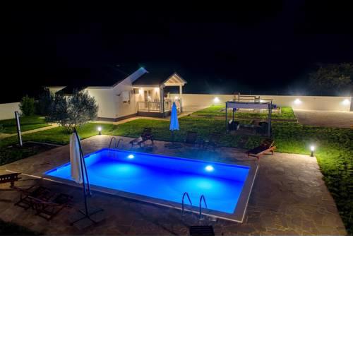 Holiday home Aprilis