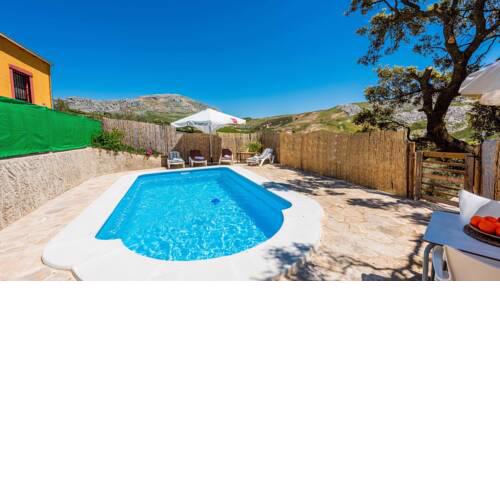 Holiday home for four people with private parking in Malaga province